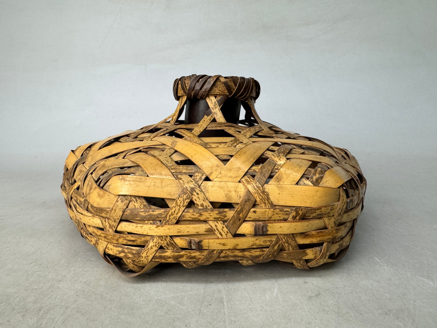 Y8877 Bamboo Woven Basket Flower vase Japan antique ikebana arrangement interior