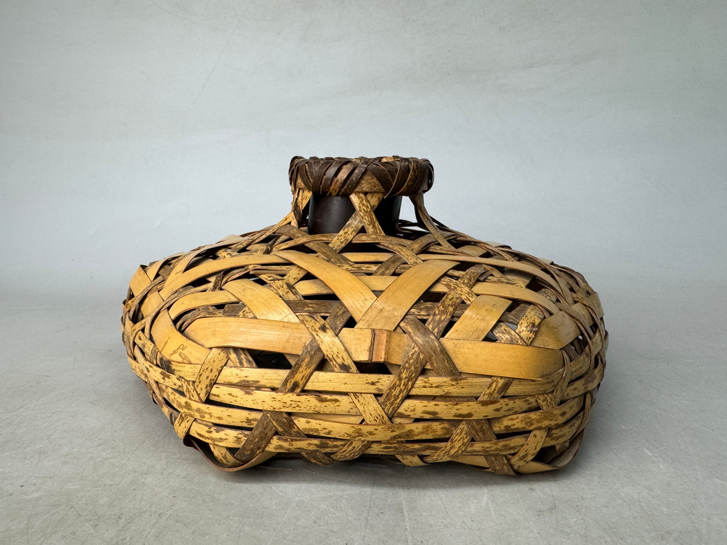 Y8877 Bamboo Woven Basket Flower vase Japan antique ikebana arrangement interior