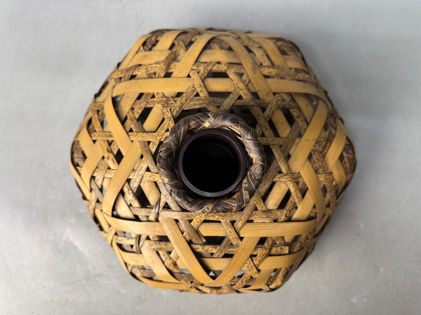 Y8877 Bamboo Woven Basket Flower vase Japan antique ikebana arrangement interior