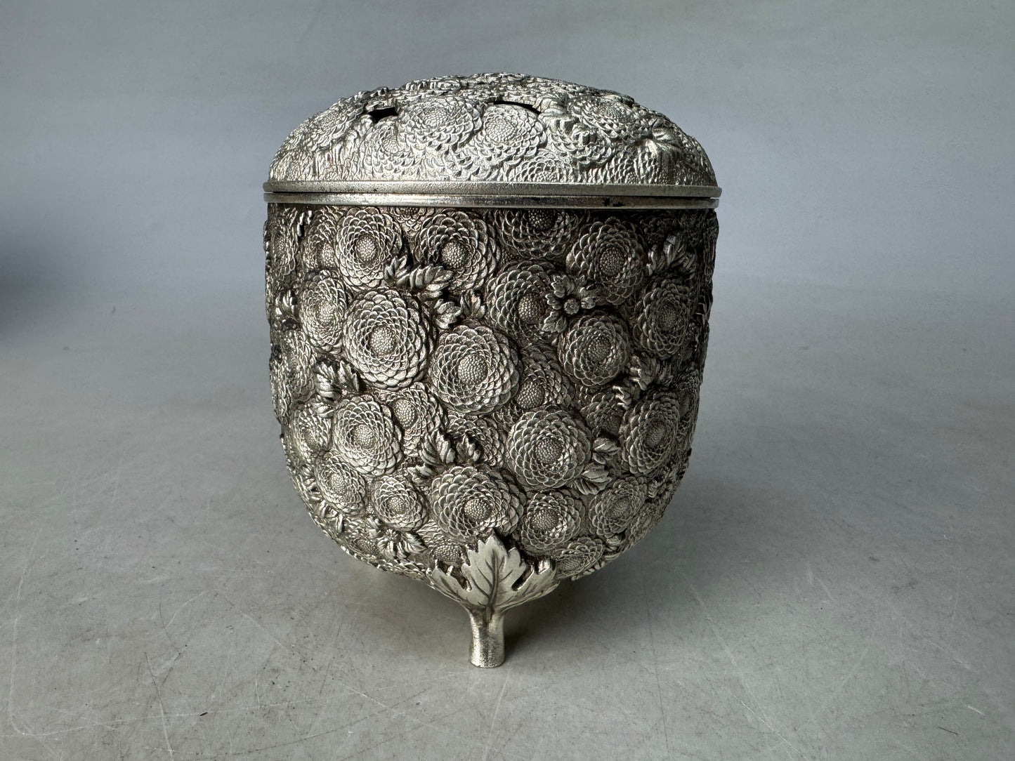 Y8906 KOURO metal signed box Japan antique fragrance incense burner aromatherapy