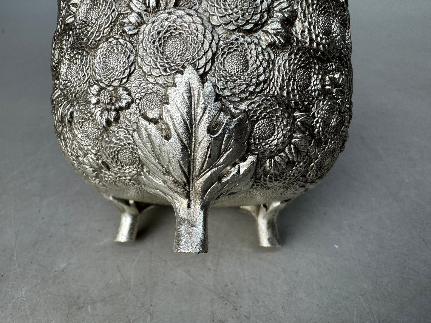 Y8906 KOURO metal signed box Japan antique fragrance incense burner aromatherapy