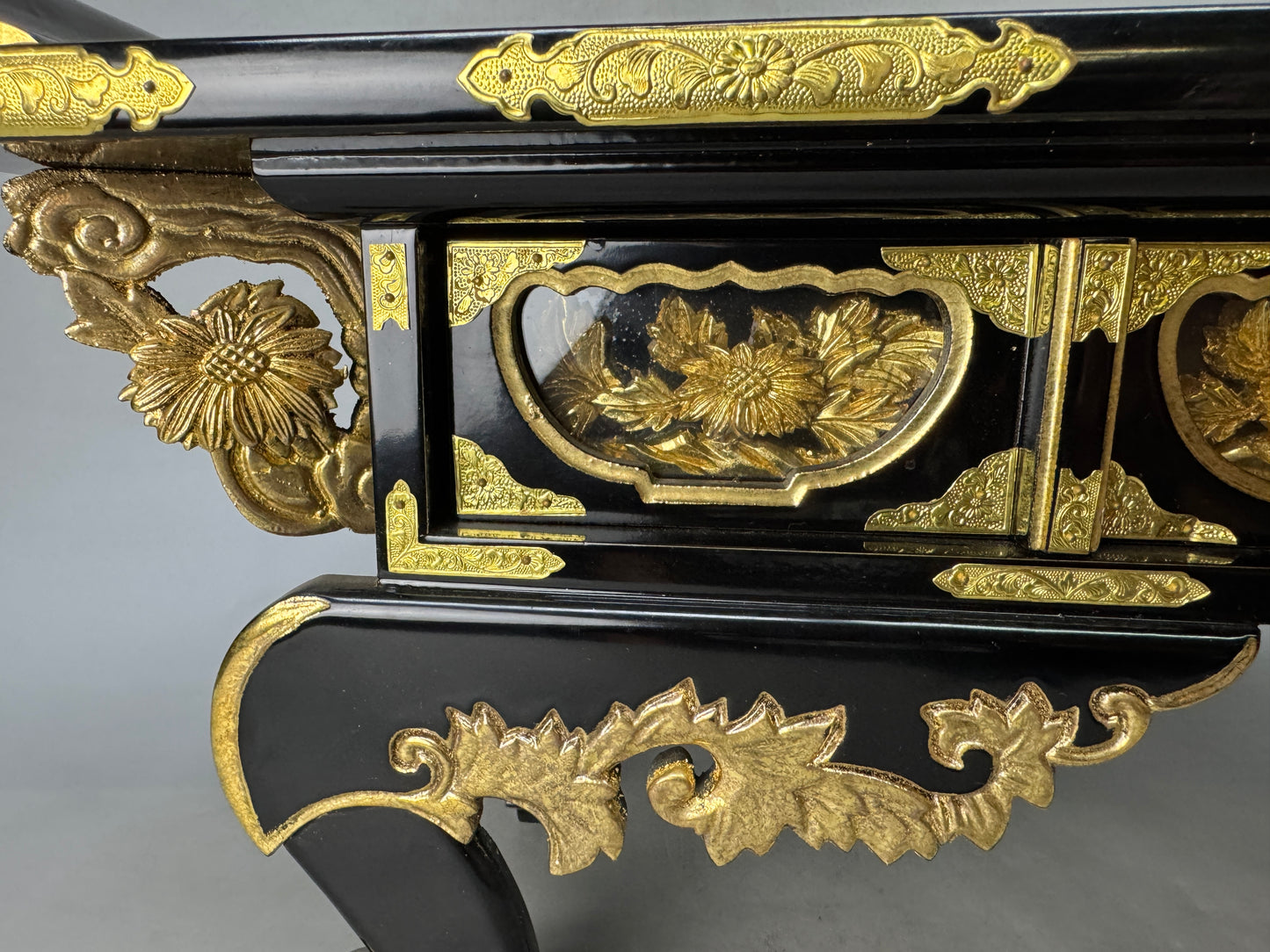 Y8923 Buddhist Altar Equipment Sutra desk black lacquer gold leaf Japan antique