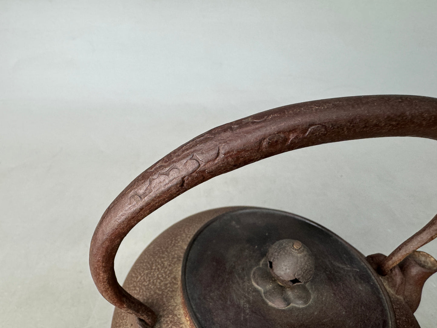 Y8940 TETSUBIN Iron teapot pot kettle signed Japan antique tea cereony sencha