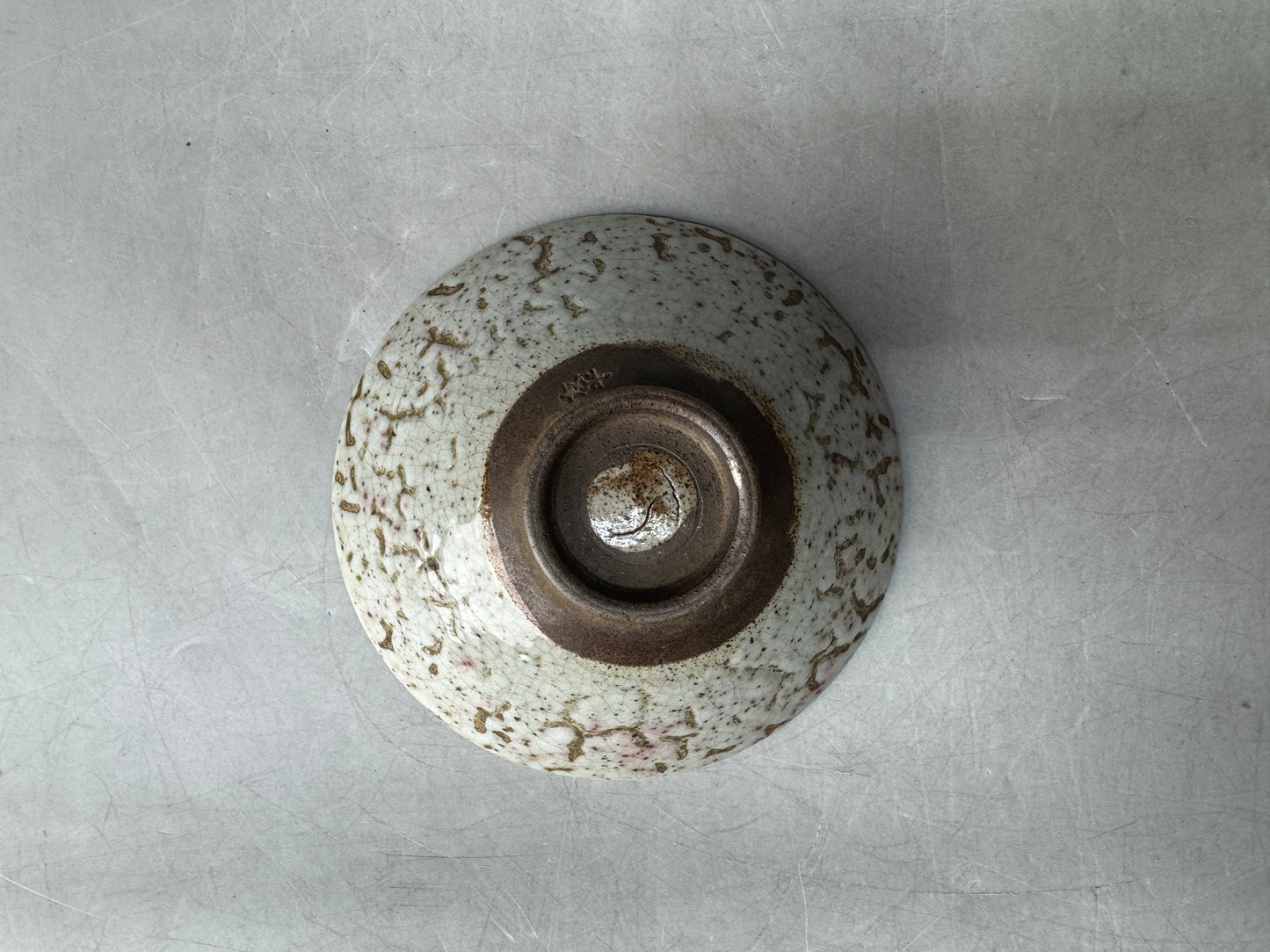 Y8954 CHAWAN Mino-ware flat bowl signed Japan antique tea ceremony cup pottery