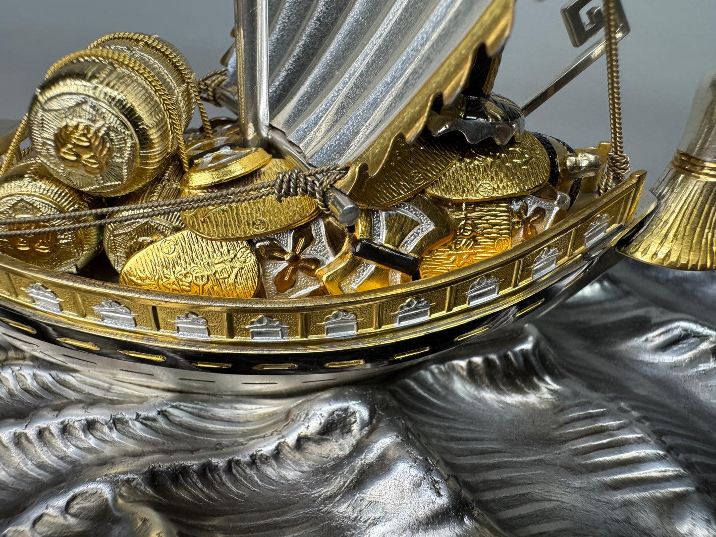 Y9006 OKIMONO Silver Treasure ship glass case box Japan antique interior figure