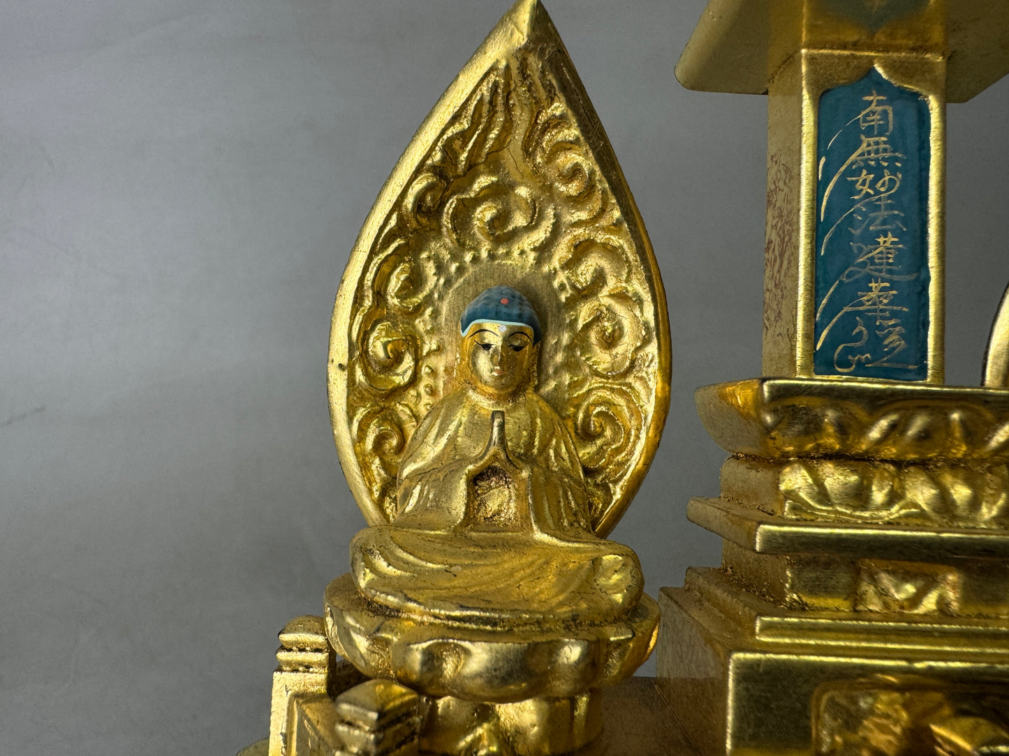 Y9017 OKIMONO Buddhist figurine Nichiren sect gold leaf Japan antique interior