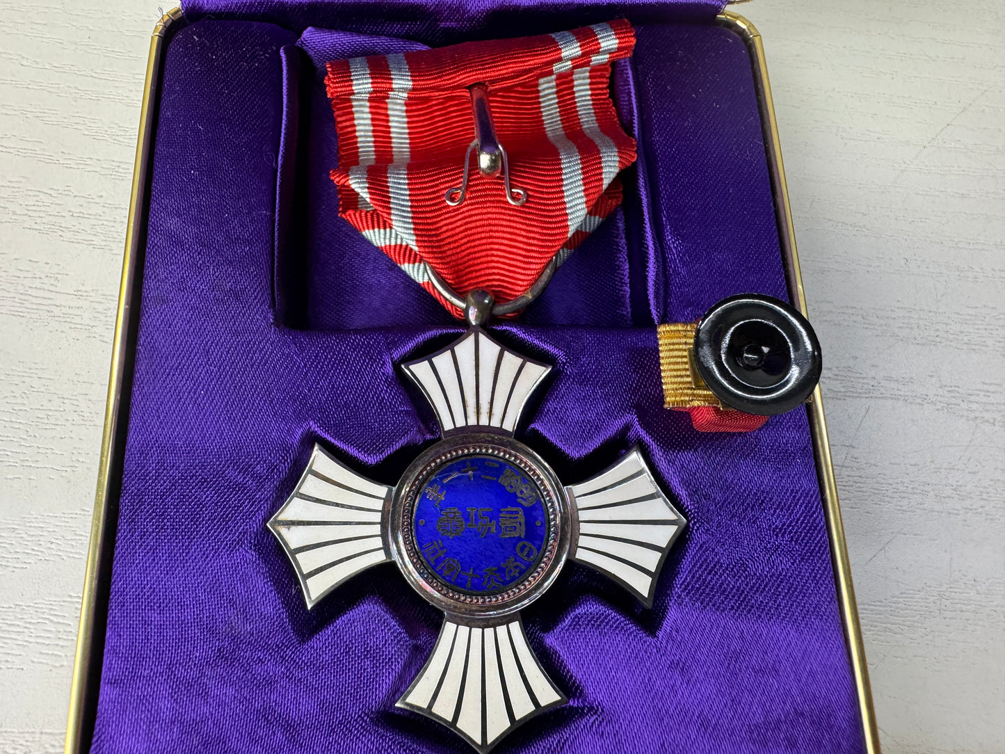 Y9072 KUNSHO 2 Red Cross medals box Japanese military Imperial Japan army