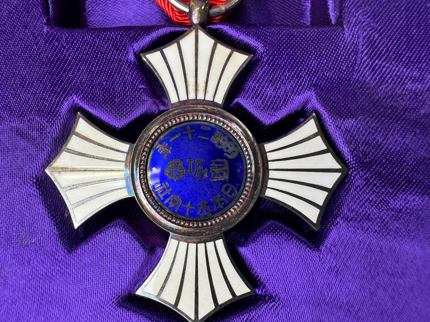 Y9072 KUNSHO 2 Red Cross medals box Japanese military Imperial Japan army