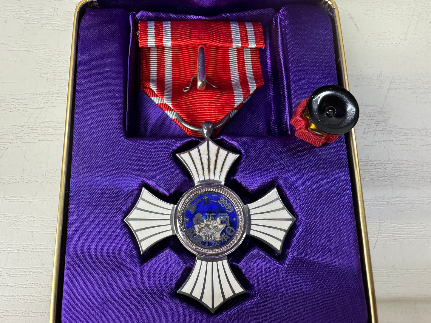 Y9072 KUNSHO 2 Red Cross medals box Japanese military Imperial Japan army