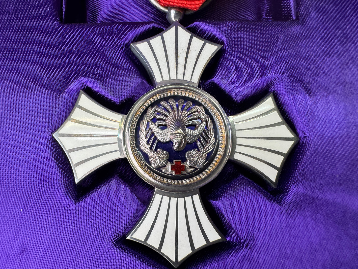 Y9072 KUNSHO 2 Red Cross medals box Japanese military Imperial Japan army