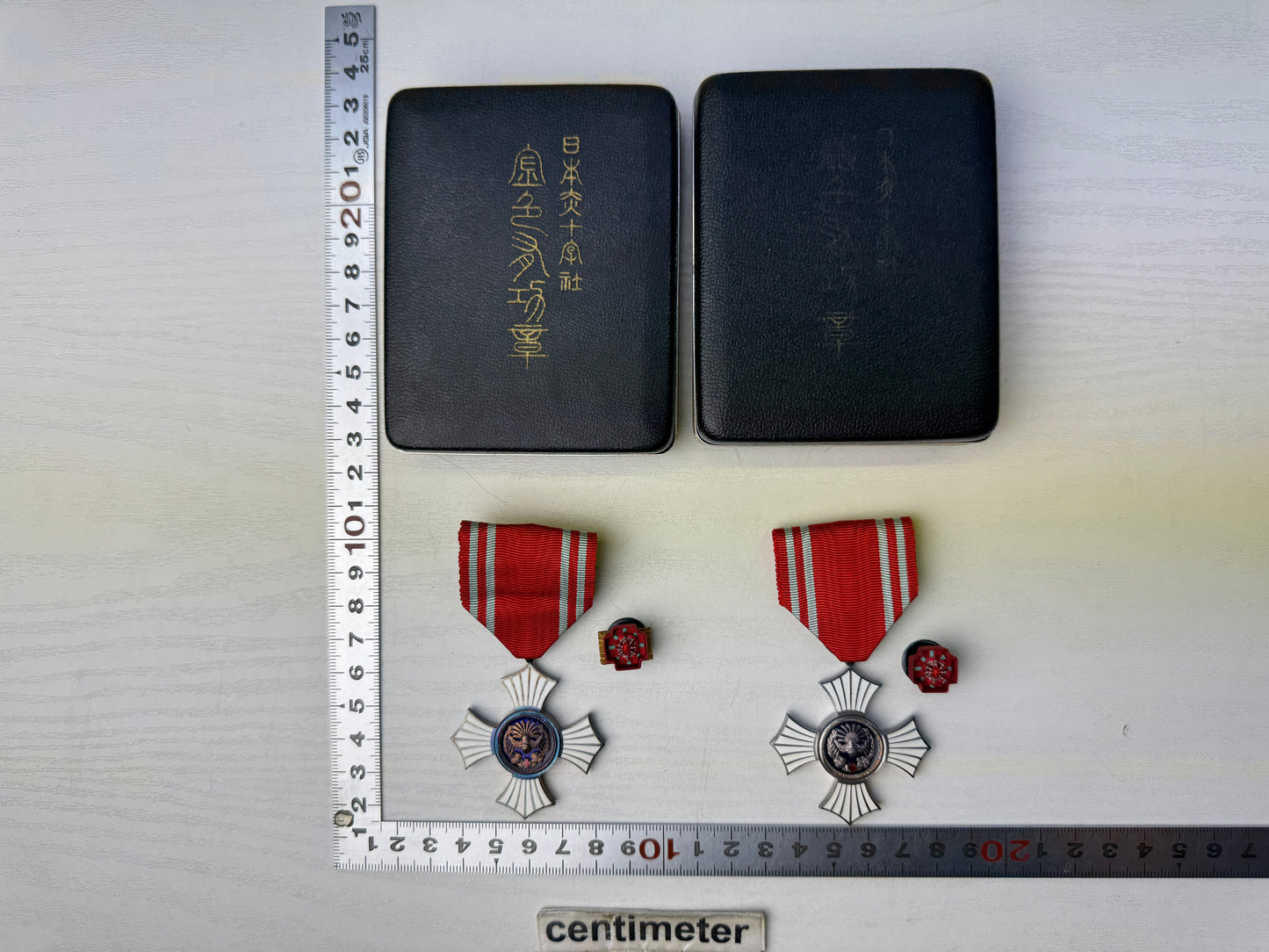Y9072 KUNSHO 2 Red Cross medals box Japanese military Imperial Japan army