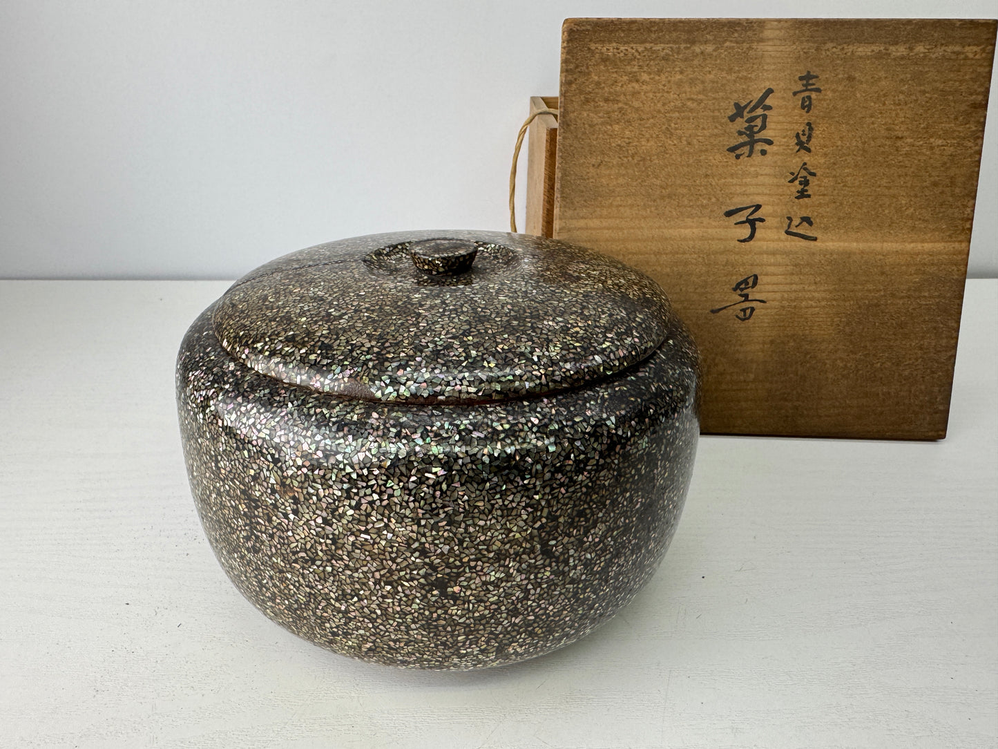 Y9092 CHAWAN Mother-of-pearl work lidded container Japan antique storage case