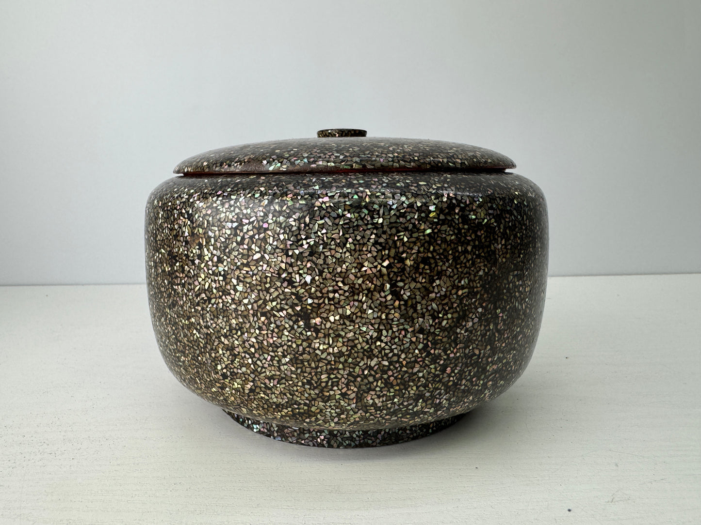 Y9092 CHAWAN Mother-of-pearl work lidded container Japan antique storage case
