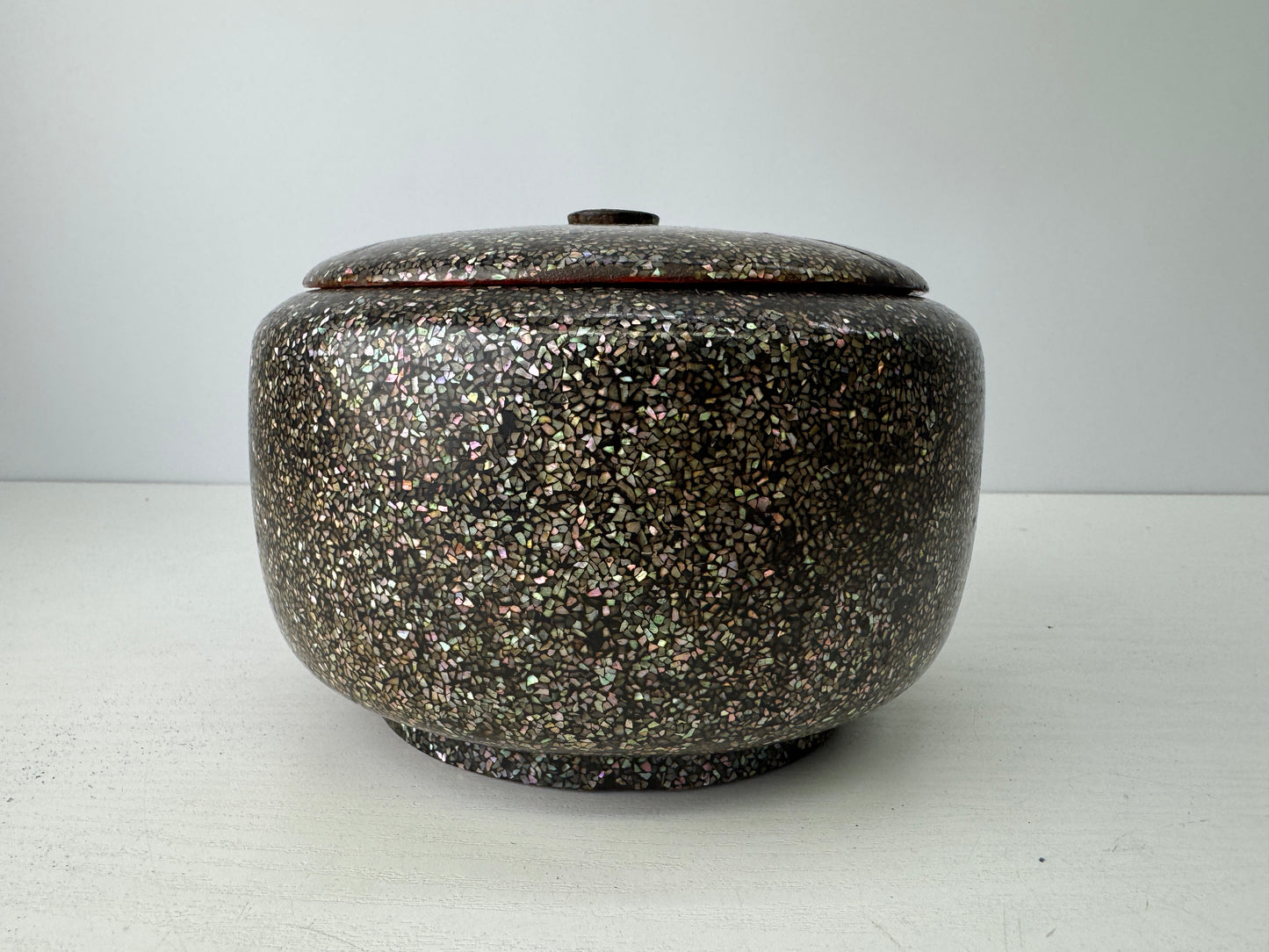 Y9092 CHAWAN Mother-of-pearl work lidded container Japan antique storage case