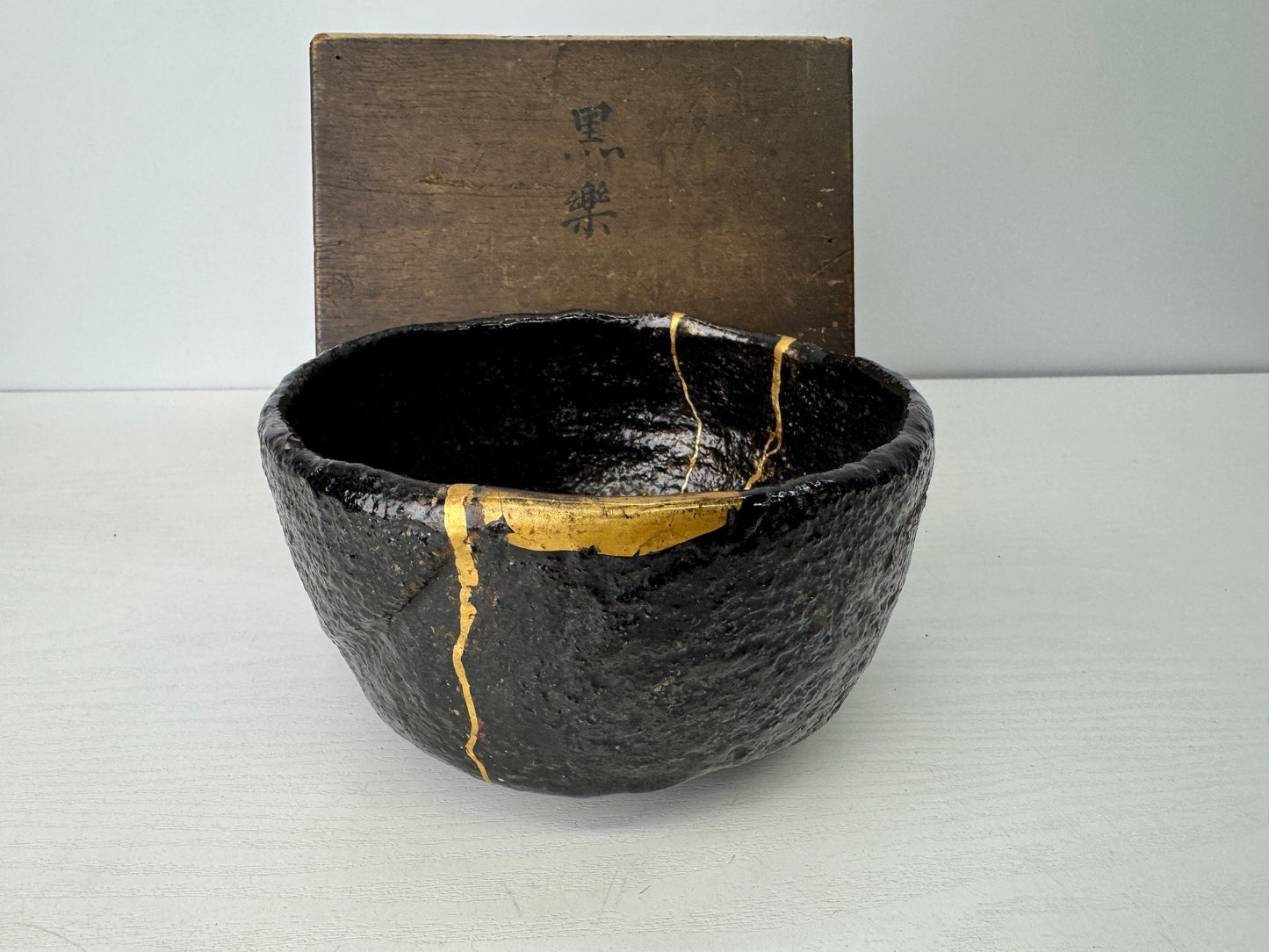 Y9093 CHAWAN Raku-ware black bowl signed box kintsugi Japan antique tea ceremony