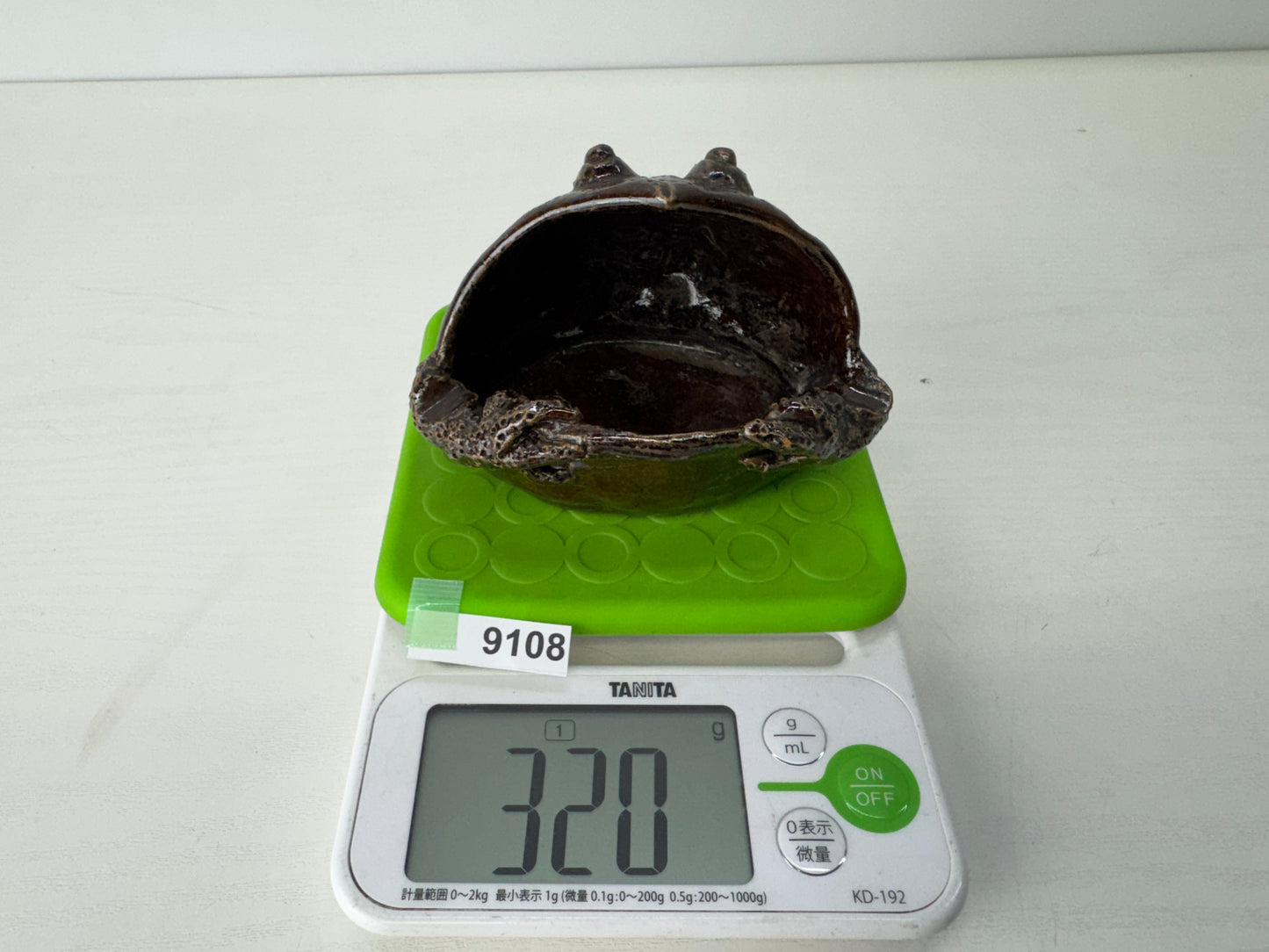 Y9108 ASHTRAY Seto-ware frog figure signed Japan antique collectible cigarette