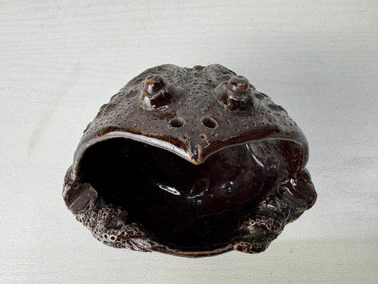 Y9108 ASHTRAY Seto-ware frog figure signed Japan antique collectible cigarette
