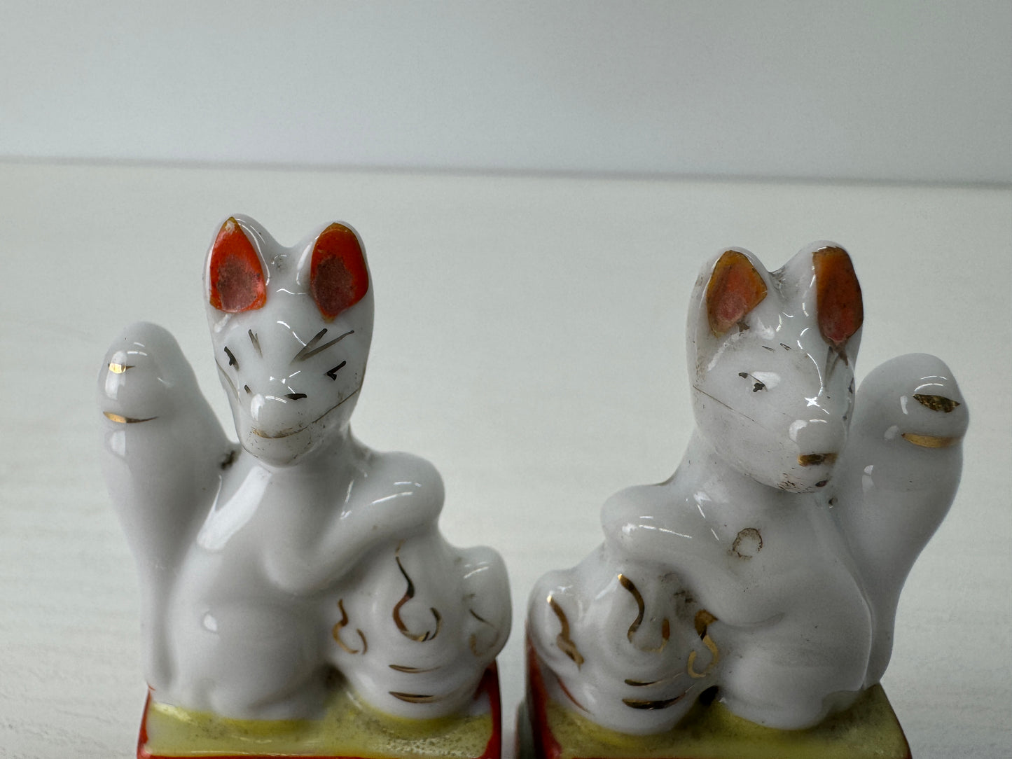 Y9109 OKIMONO Ceramic small Inari Fox figurine Buddhist art Japan antique decor
