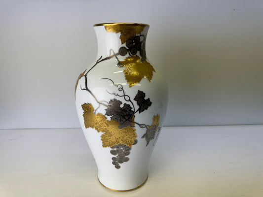 Y9117 FLOWER VASE Okura China gold leaf signed Japan ikebana floral arrangement