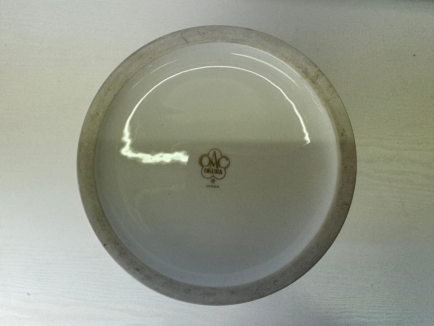 Y9117 FLOWER VASE Okura China gold leaf signed Japan ikebana floral arrangement