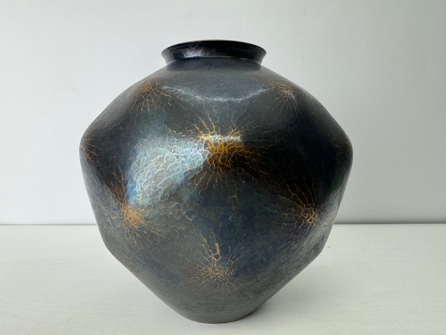 Y9120 FLOWER VASE Gyokusendo Copper hammered Japan ikebana floral arrangement