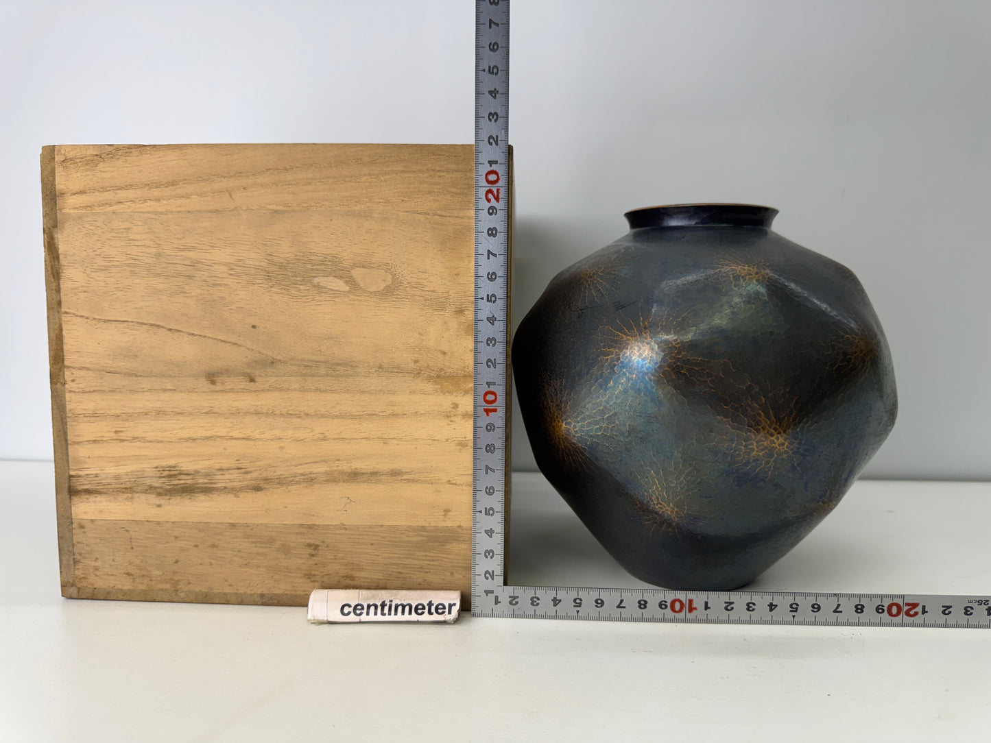 Y9120 FLOWER VASE Gyokusendo Copper hammered Japan ikebana floral arrangement