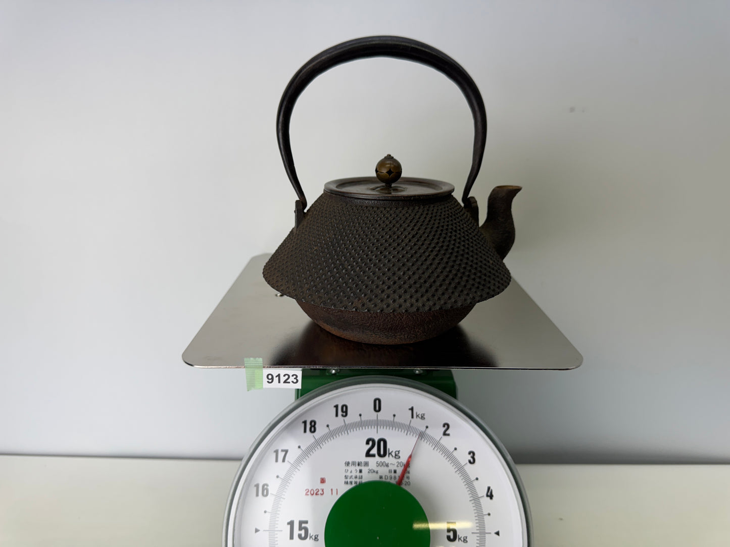 Y9123 TETSUBIN Iron kettle teapot pot Arare pattern copper lid Japan antique
