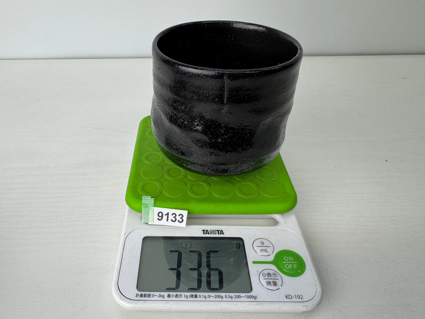 Y9133 CHAWAN Raku-ware Black tubular bowl signed Japan antique tea ceremony
