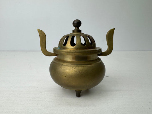 Y9179 Buddhist Altar Equipment Copper three-legged incense burner Japan antique