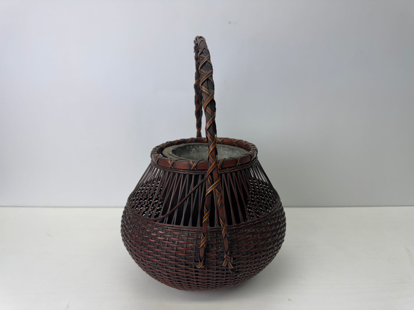 Y9203 Bamboo Woven Basket Flower vase Japan antique floral arrangement ikebana