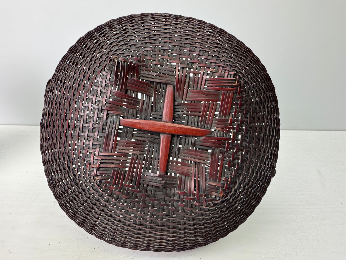Y9203 Bamboo Woven Basket Flower vase Japan antique floral arrangement ikebana