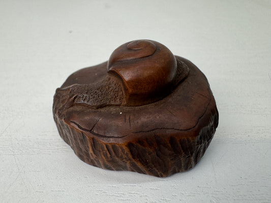Y9207 NETSUKE wood carving Snail signed Japan antique kimono accessory fashion