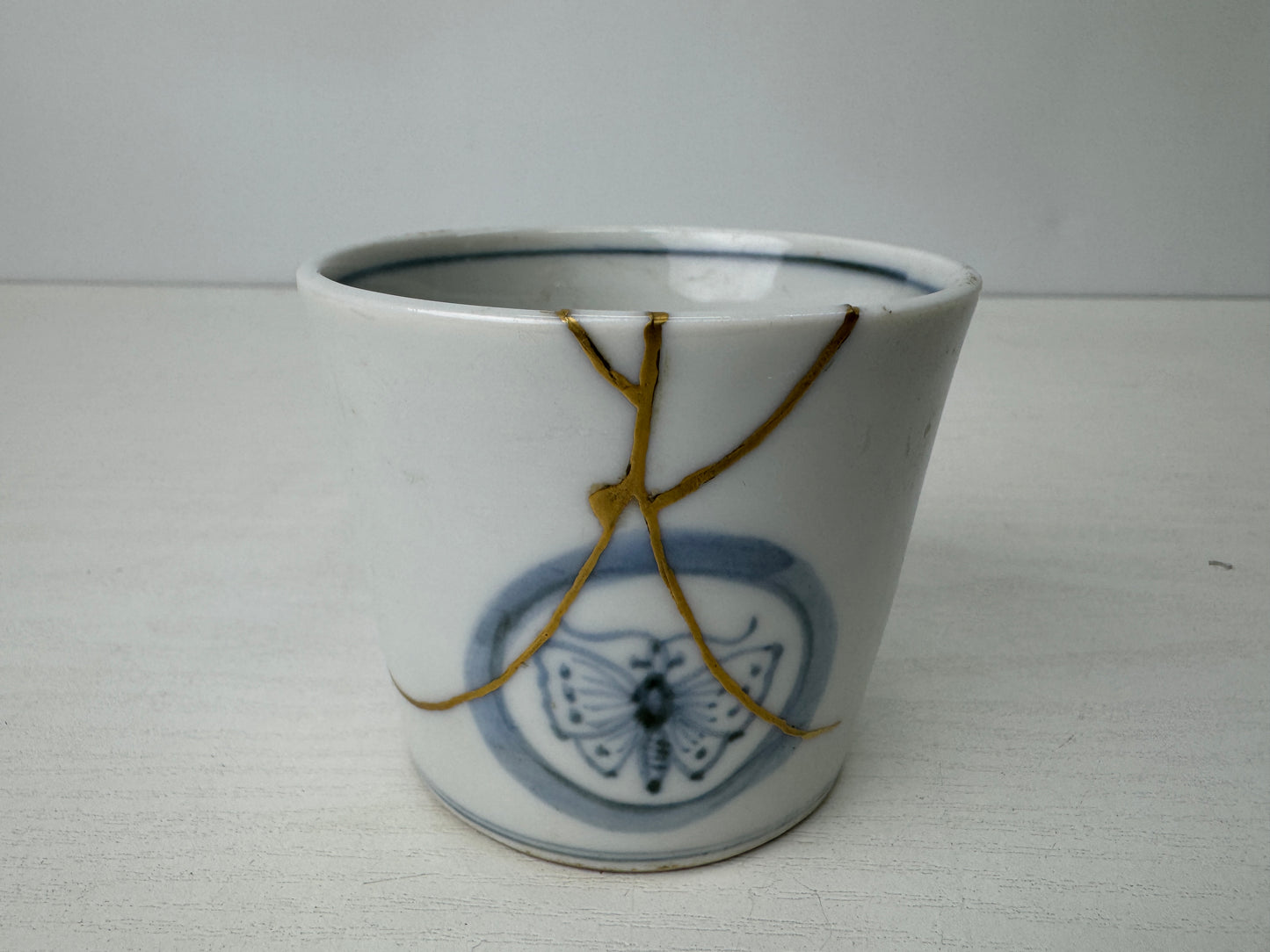 Y9216 CHAWAN Imari-ware Soba cup bowl kintsugi signed Japan antique tableware