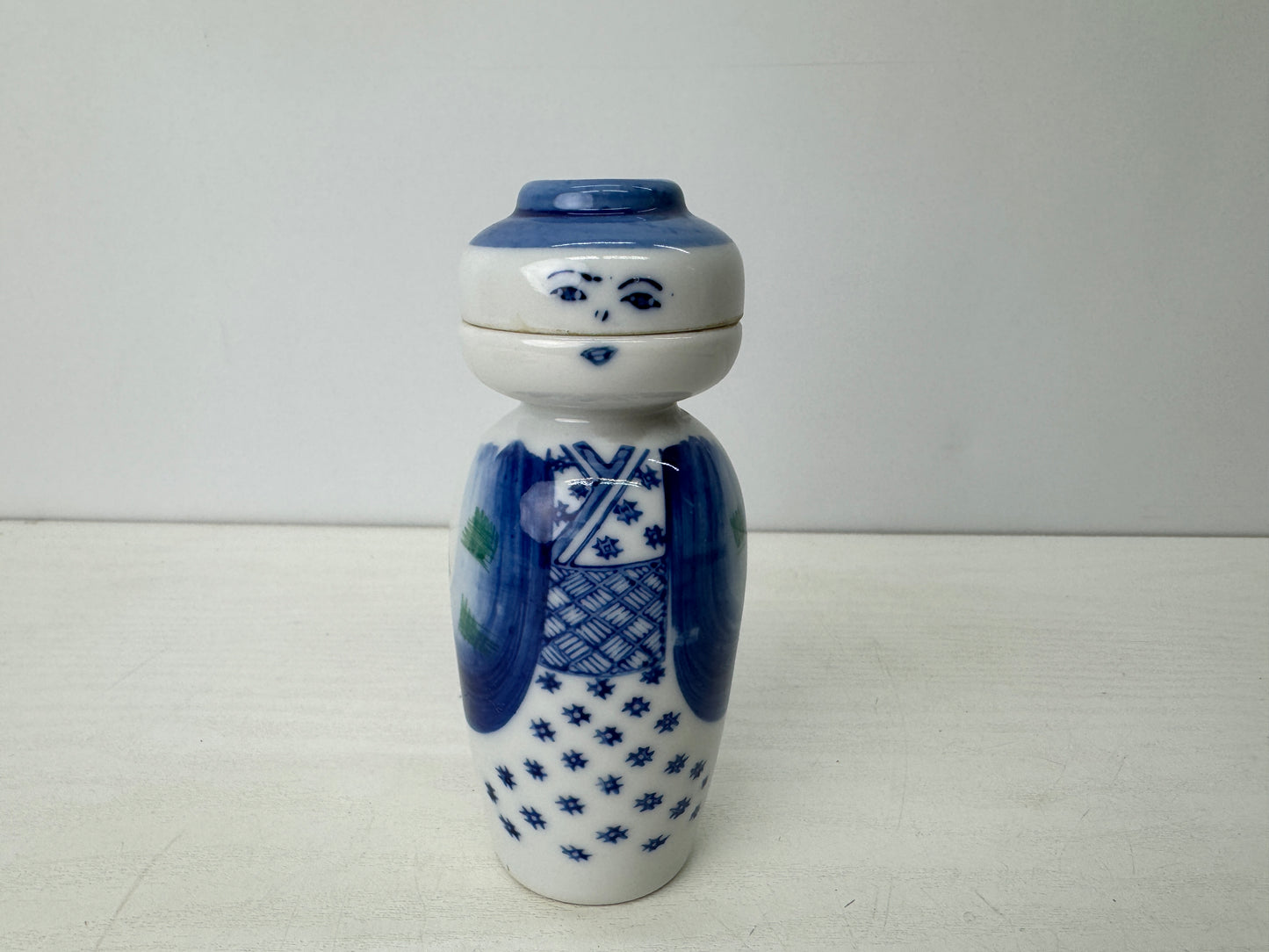 Y9218 CHOUSHI Seto-ware Tokkuri sake bottle signed Japan antique tableware