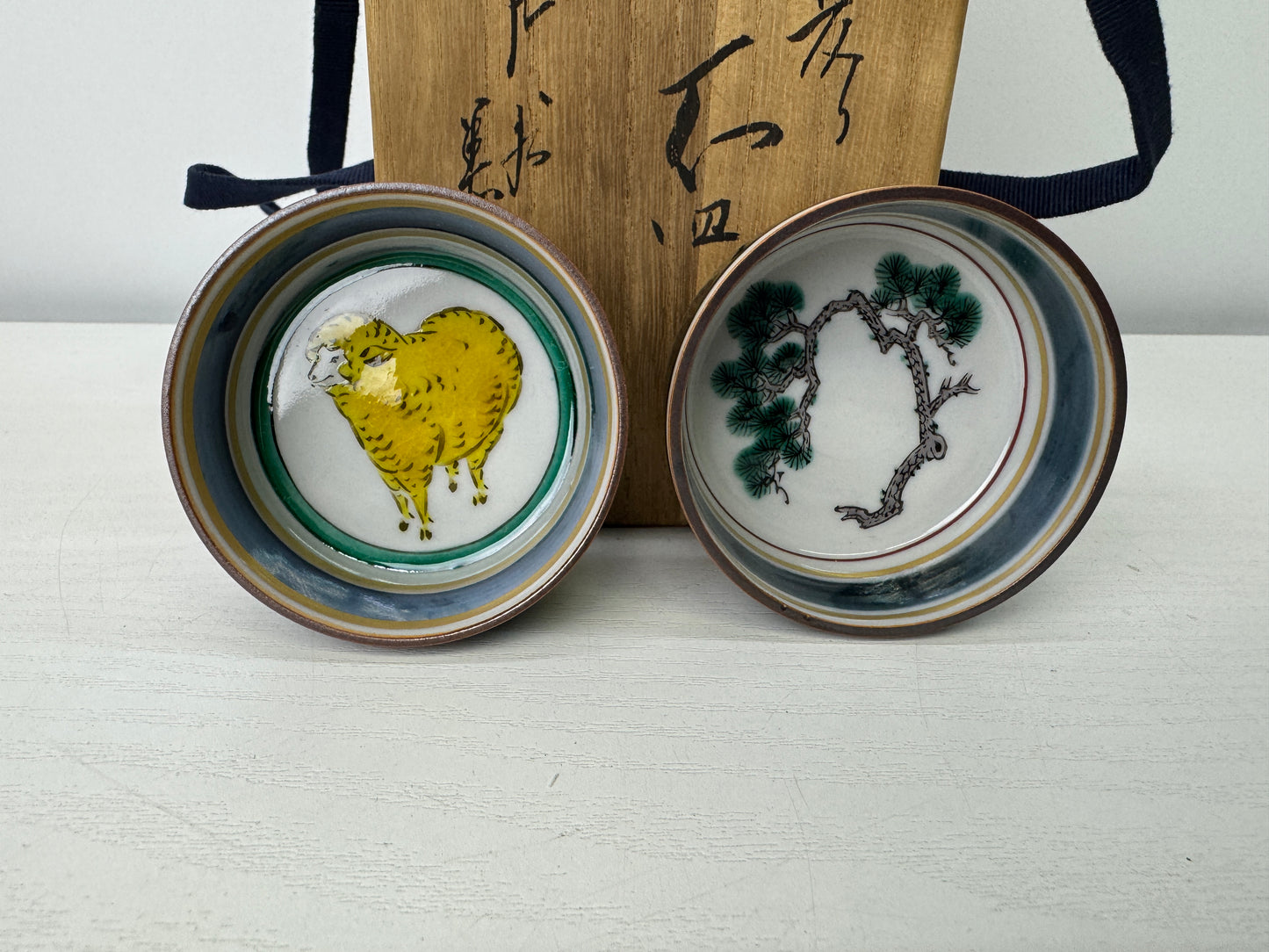 Y9265 CHAWAN Kutani-ware Sake cup sakazuki signed box Japan antique tableware
