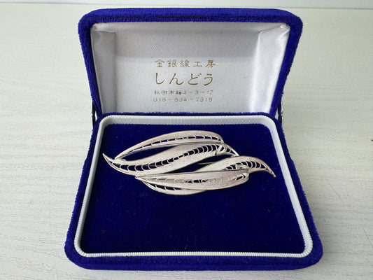 Y9296 BROOCH Pure silver accessory signed box Japan antique jewelry fashion
