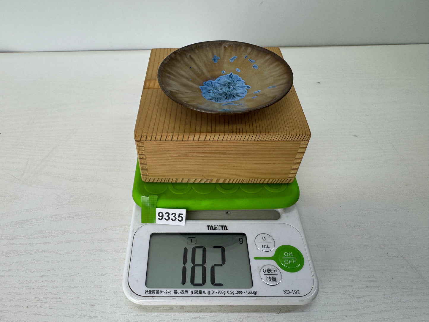 Y9335 CHAWAN Seto-ware flat sake cup blue crystal signed box Japan antique