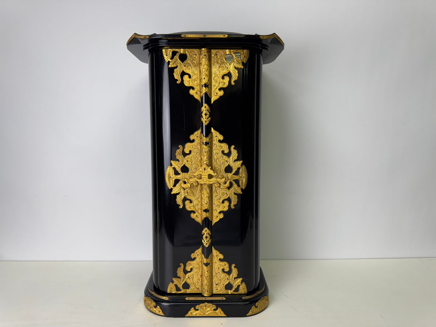 Y9381 OKIMONO Black lacquered Shrine gold fittings Japan antique interior decor