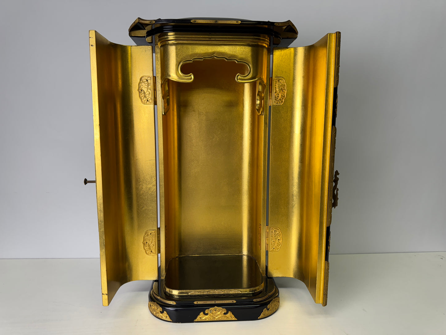 Y9381 OKIMONO Black lacquered Shrine gold fittings Japan antique interior decor