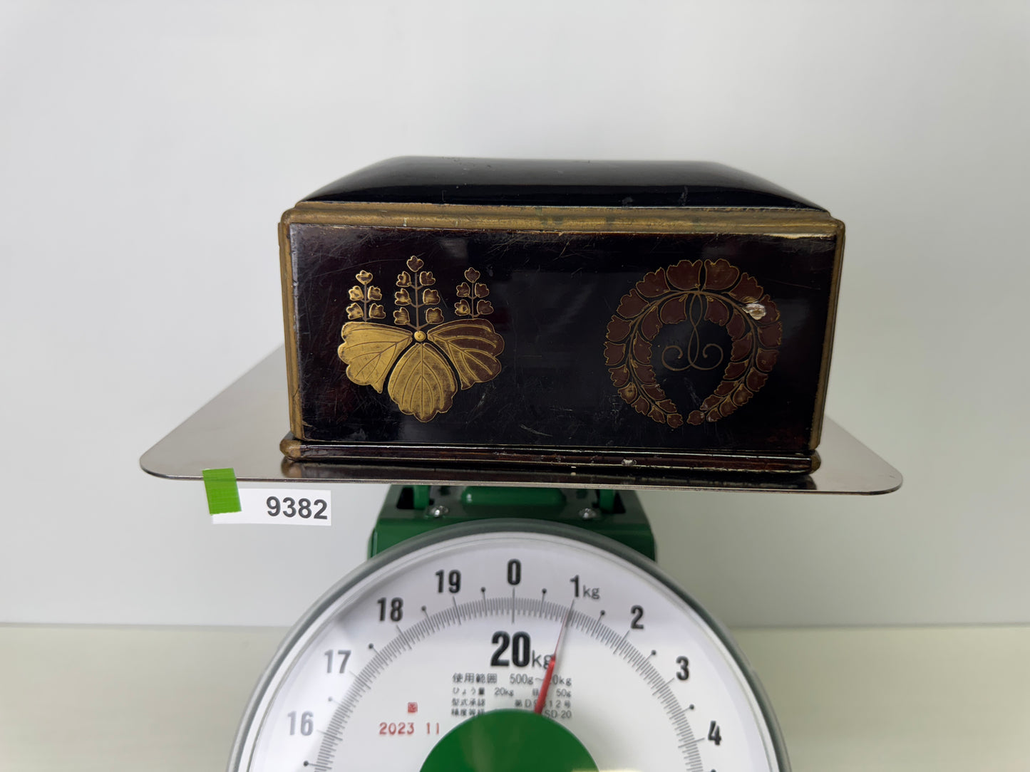 Y9382 BOX Lacquered Sutra book case family crest Japan antique container storage