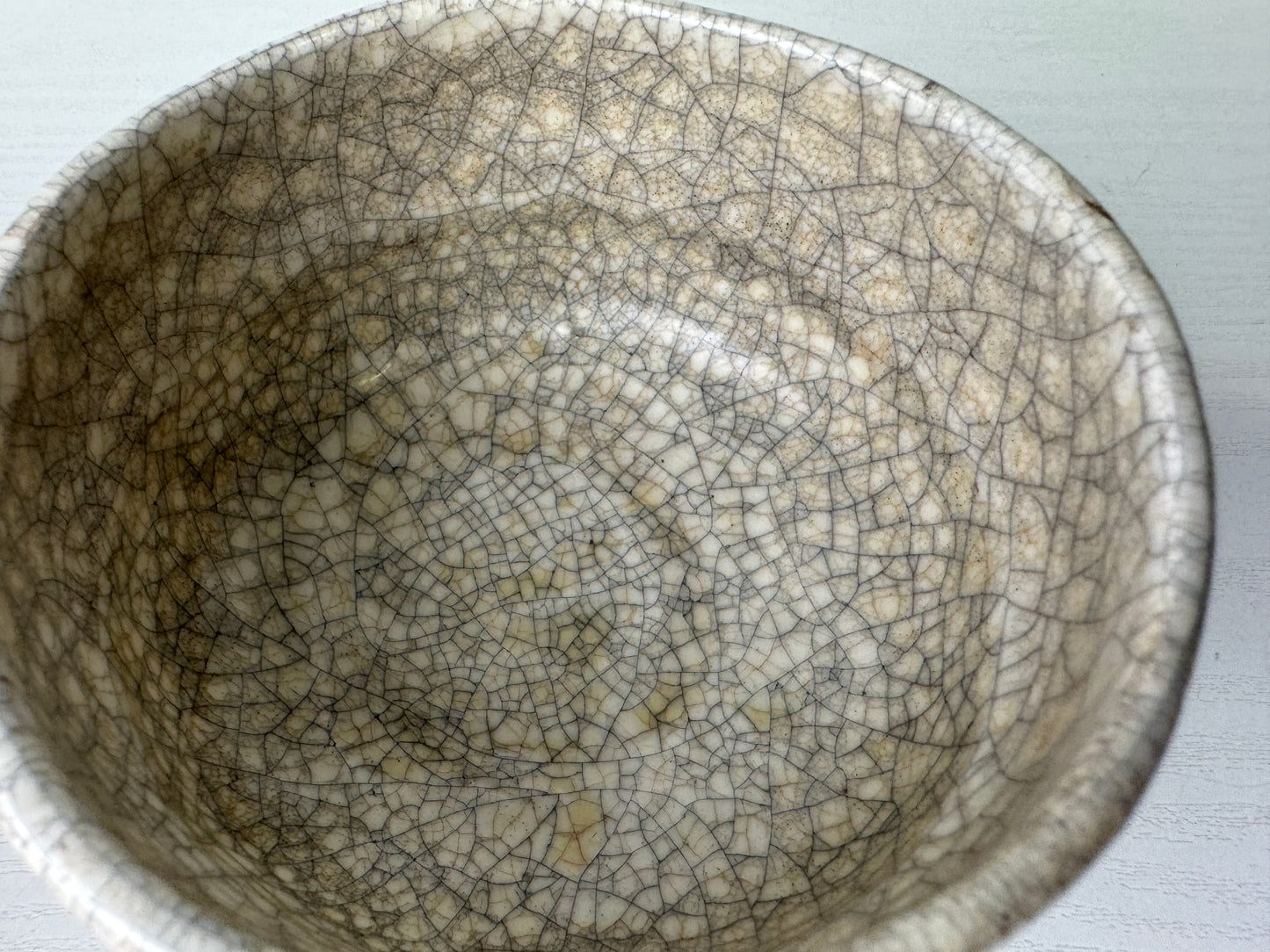 Y9402 CHAWAN Raku-ware white bowl signed Japan antique tea ceremony pottery cup