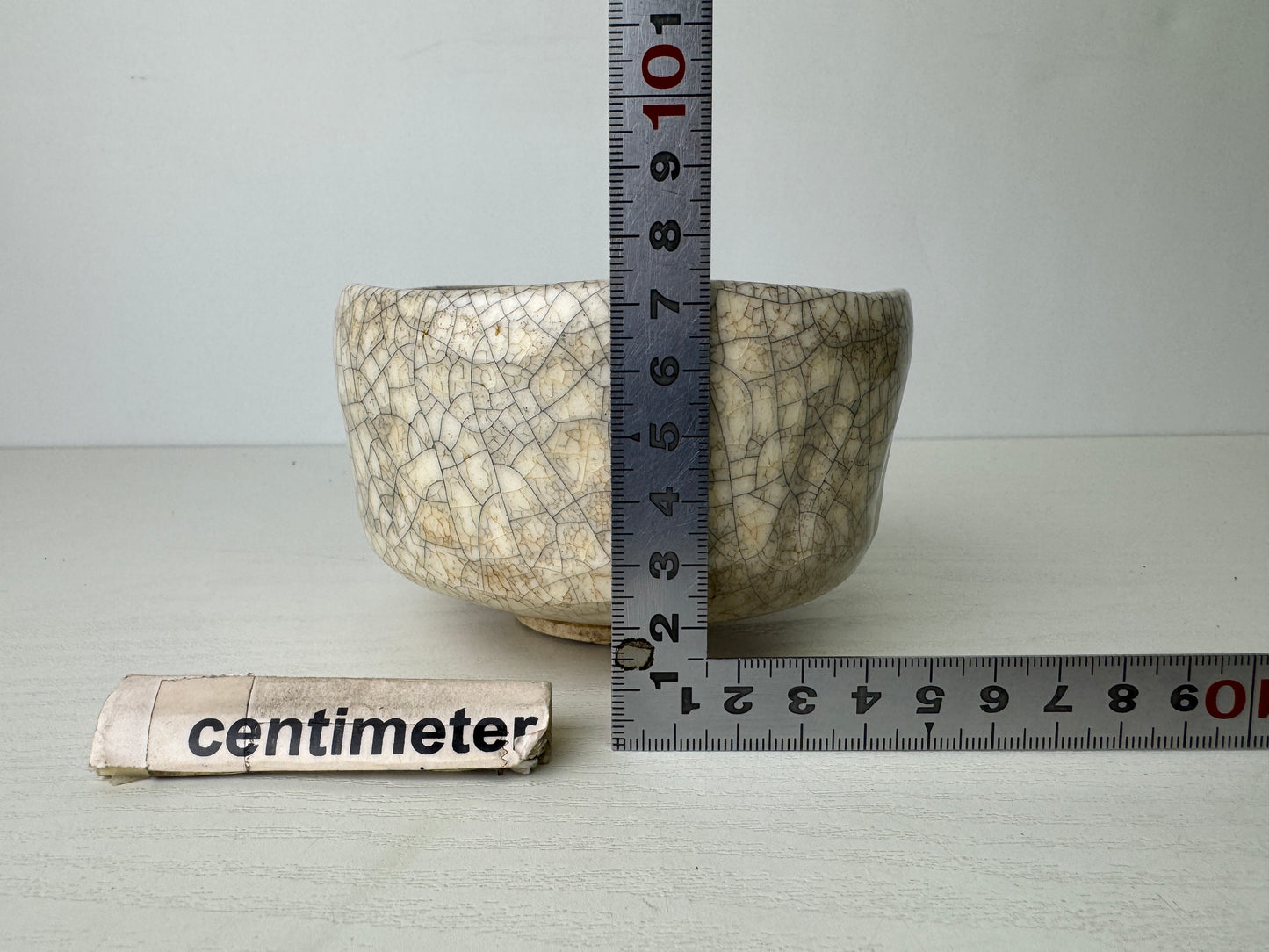 Y9402 CHAWAN Raku-ware white bowl signed Japan antique tea ceremony pottery cup