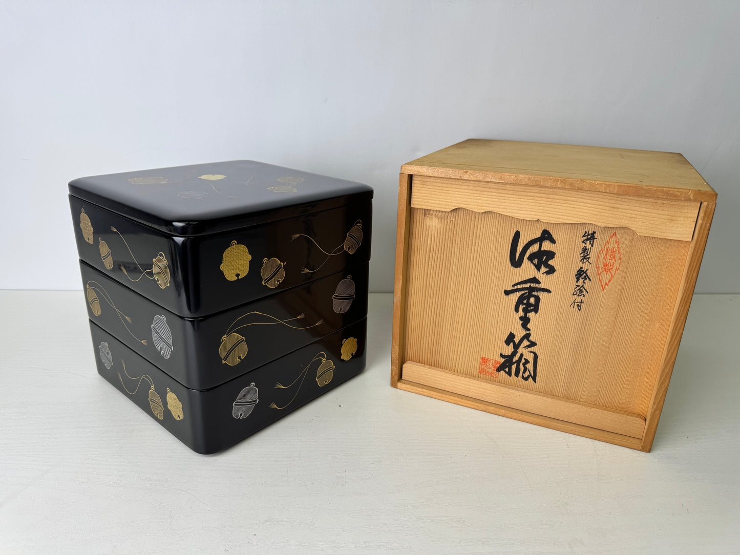 Y9408 BOX 3-tiered case Bell Makie design signed Japan antique container storage