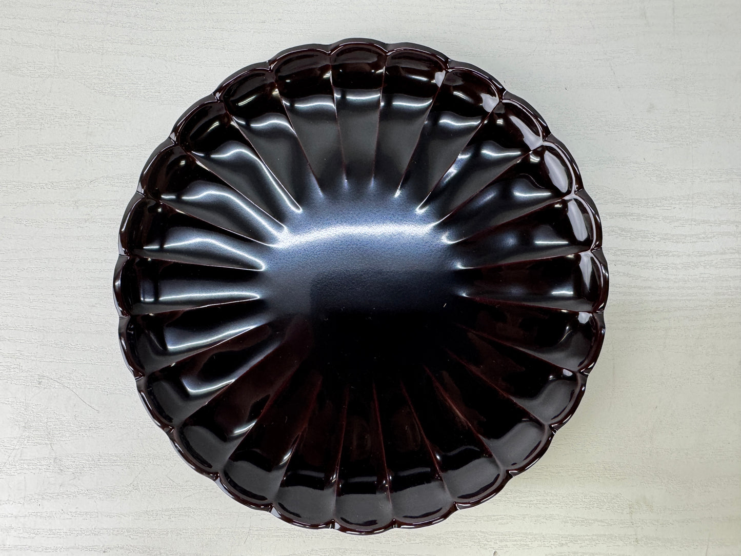 Y9458 DISH Chrysanthemum red black plate set signed box Makie Japan antique