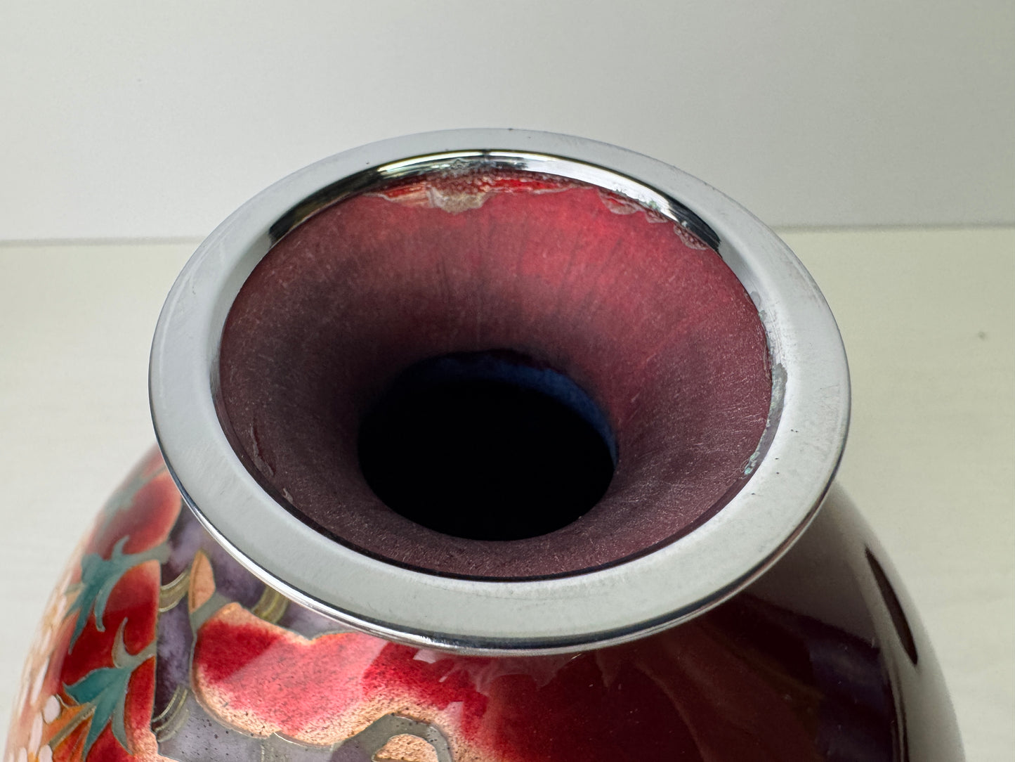 Y9483 FLOWER VASE Cloisonne Red signed Japan ikebana floral arrangement interior