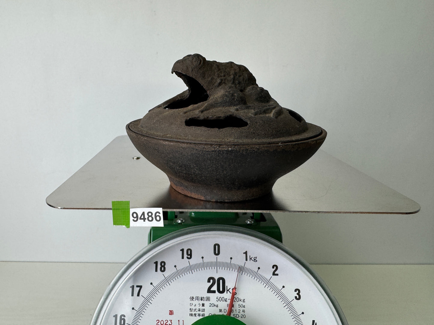 Y9486 ASHTRAY Frog signed Nambu Ironware Japan antique collectible cigarette