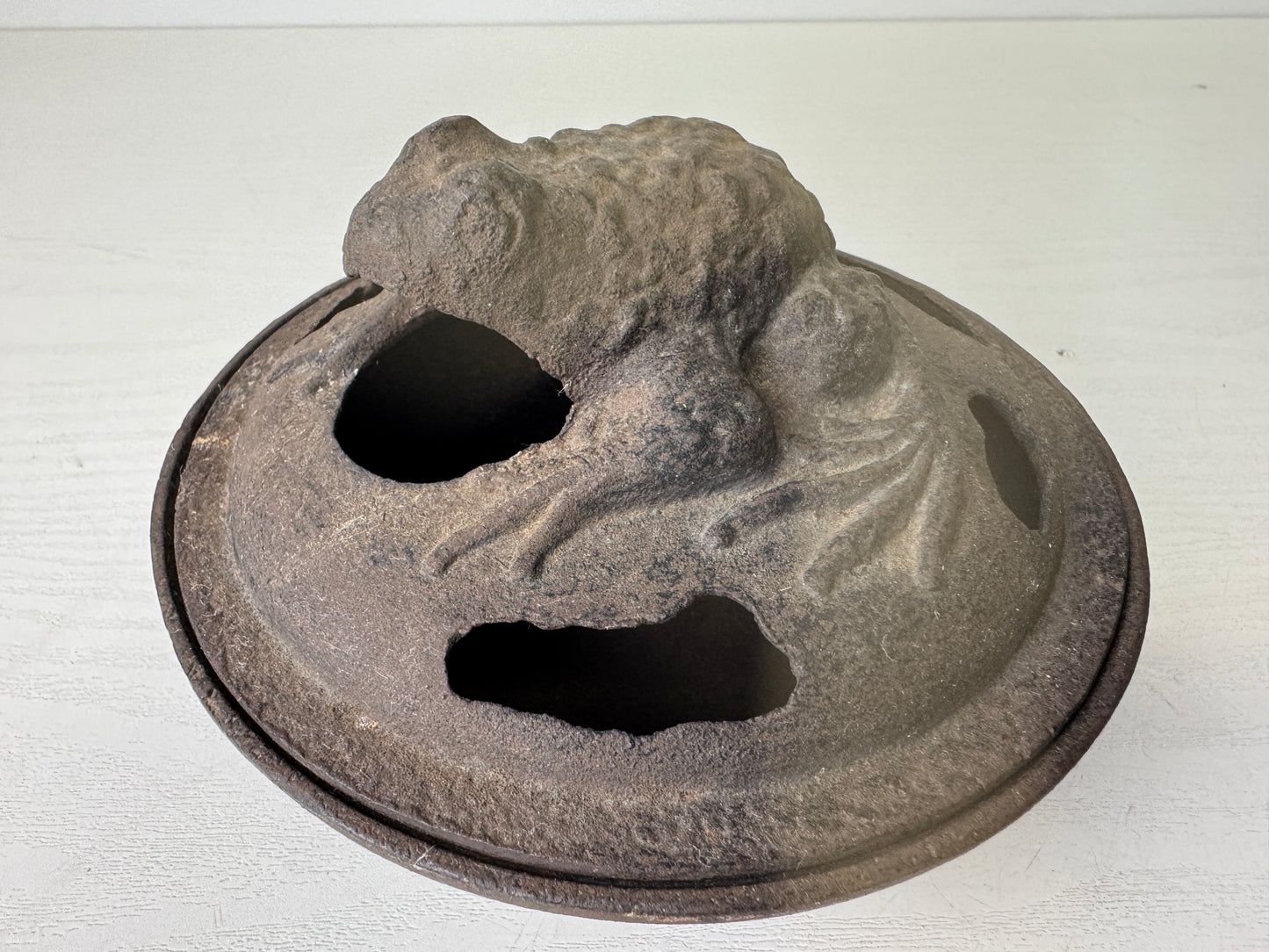 Y9486 ASHTRAY Frog signed Nambu Ironware Japan antique collectible cigarette