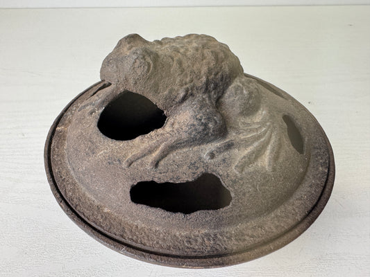 Y9486 ASHTRAY Frog signed Nambu Ironware Japan antique collectible cigarette