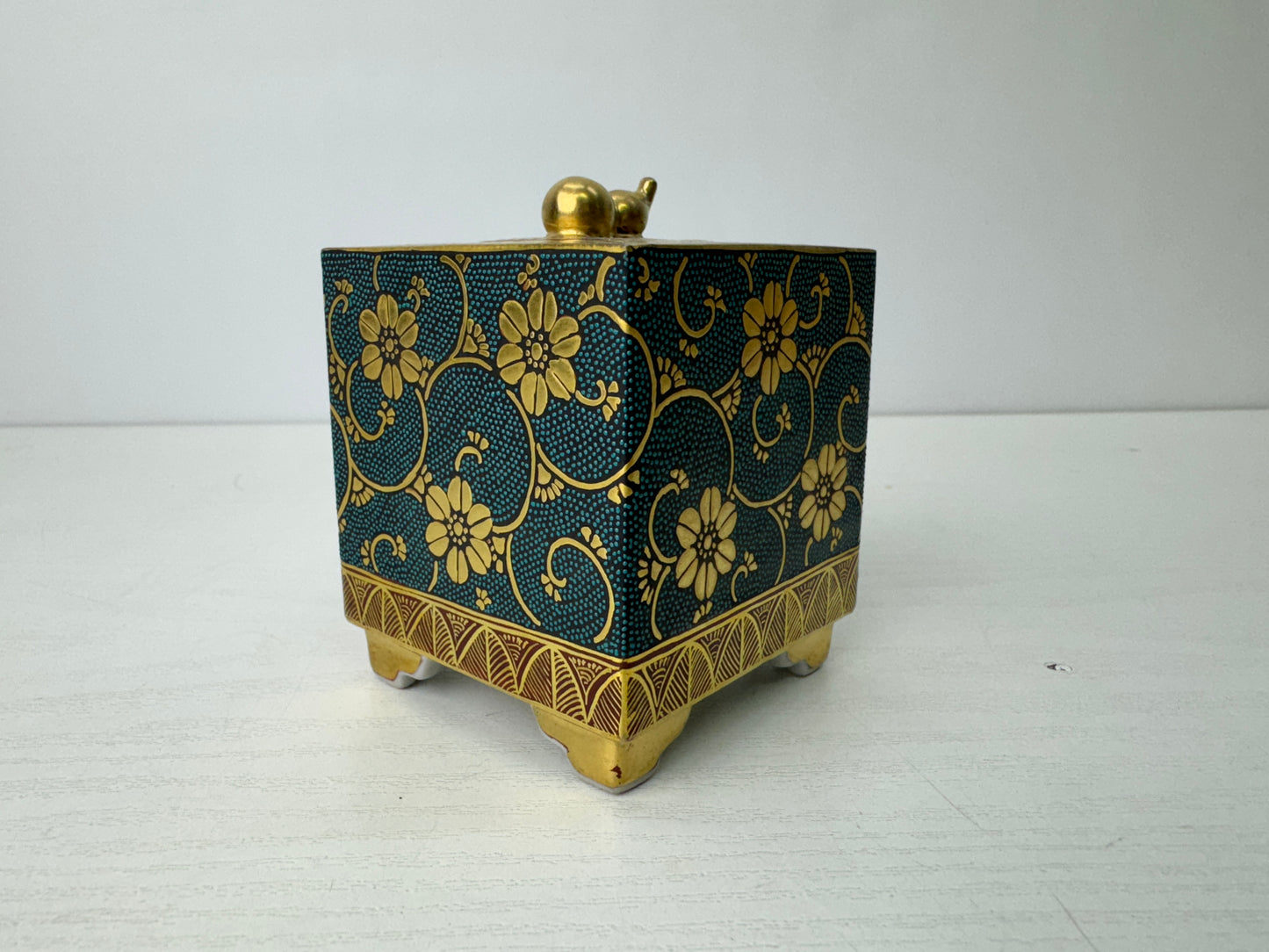 Y9513 KOURO Kutani-ware Aochibu signed box Japan antique Incense Burner aroma