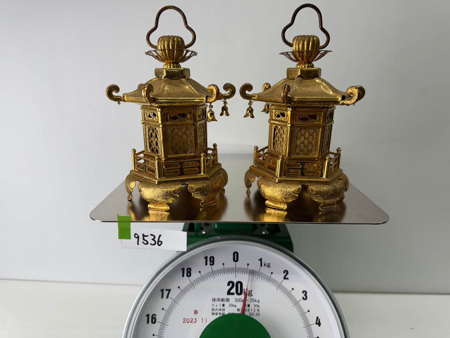 Y9536 TOUROU Gold metal small Hanging lanterns pair Japan antique Buddhist altar